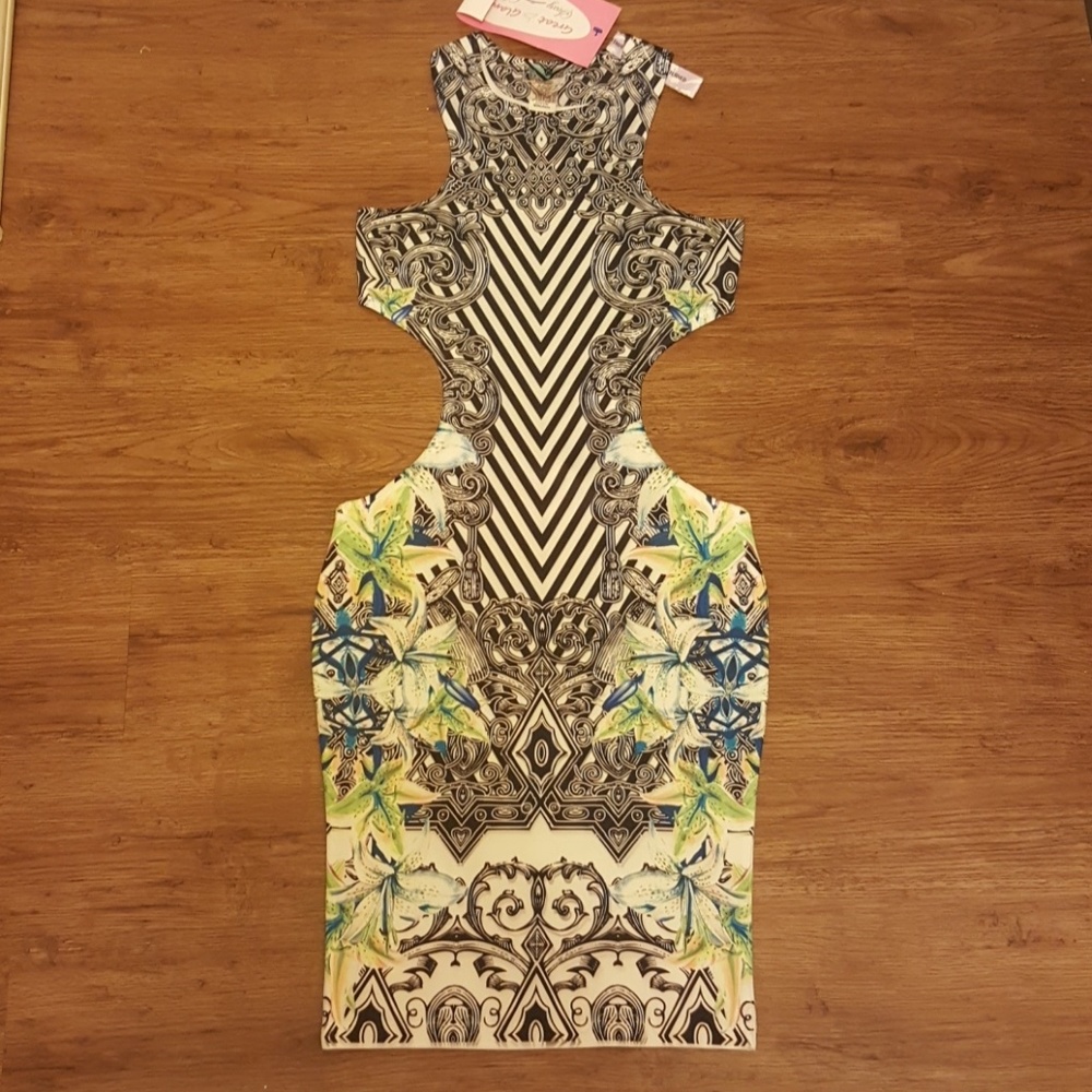 Sexy vibrant bodycon dress w/ seamless effect